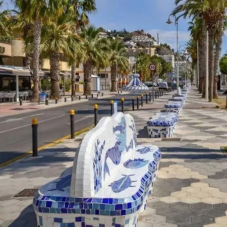 Acogedor Con 3 Piscinas En Primera Linea De Playa