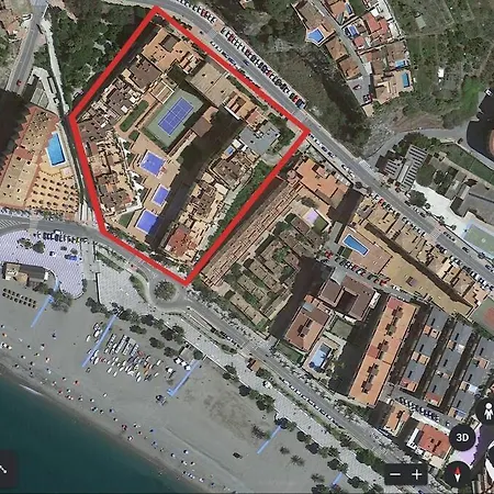 Acogedor Con 3 Piscinas En Primera Linea De Playa