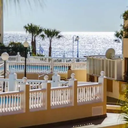 Acogedor Con 3 Piscinas En Primera Linea De Playa