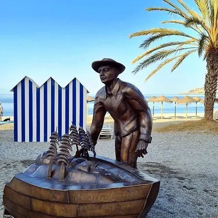 Acogedor Con 3 Piscinas En Primera Linea De Playa *
