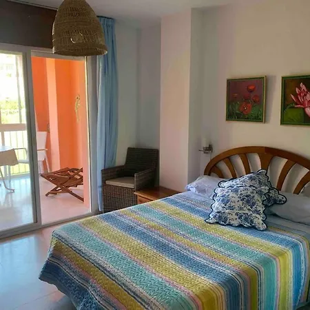 Acogedor Con 3 Piscinas En Primera Linea De Playa Apartamento