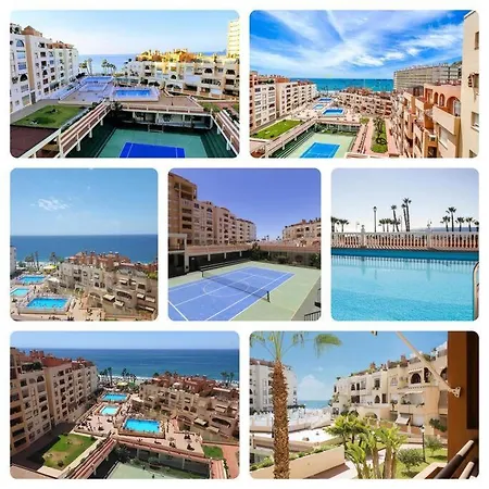 Acogedor Con 3 Piscinas En Primera Linea De Playa *
