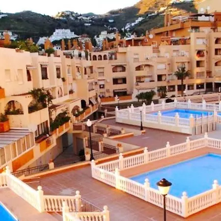 Acogedor Con 3 Piscinas En Primera Linea De Playa Almunecar