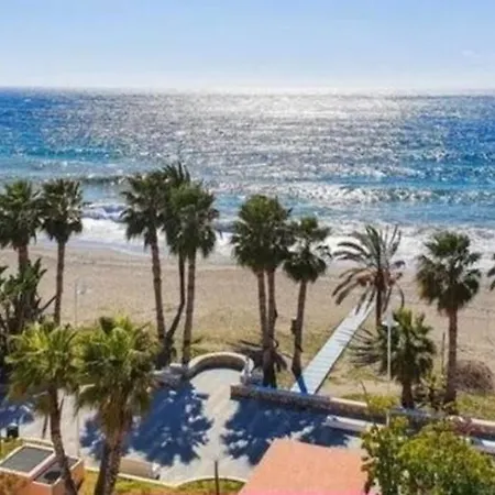 Acogedor Con 3 Piscinas En Primera Linea De Playa *
